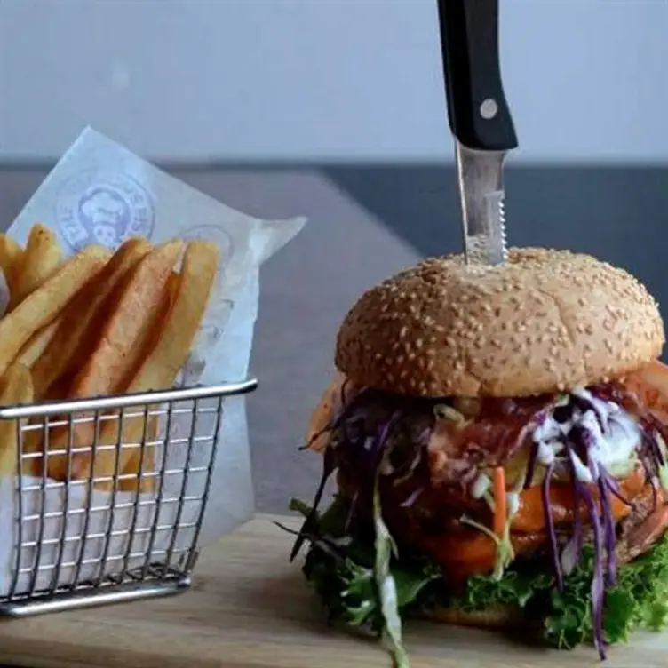 The Munkey's Fist | Grill & Bar, Kelowna, BC