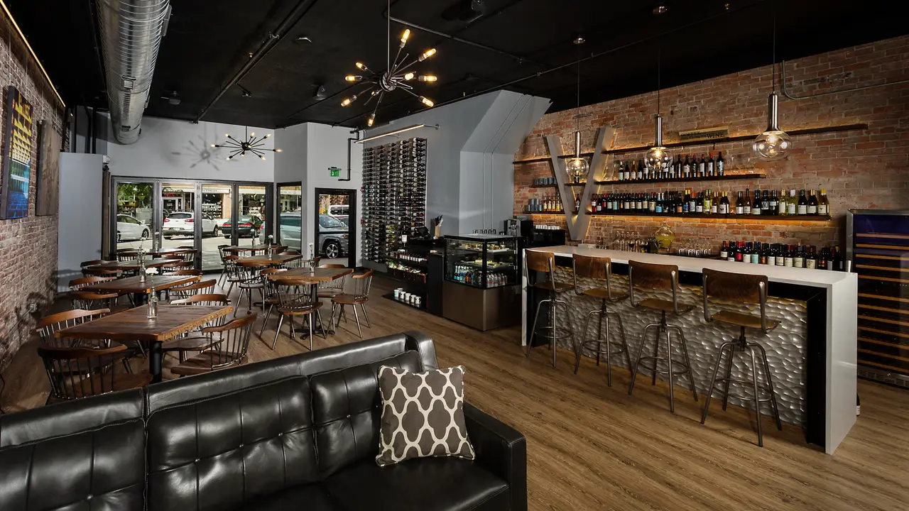 Vino209 Wine Bar and Bistro - Permanently Closed, West des Moines, IA