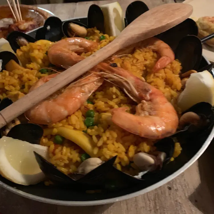 Laxeiro, London, 