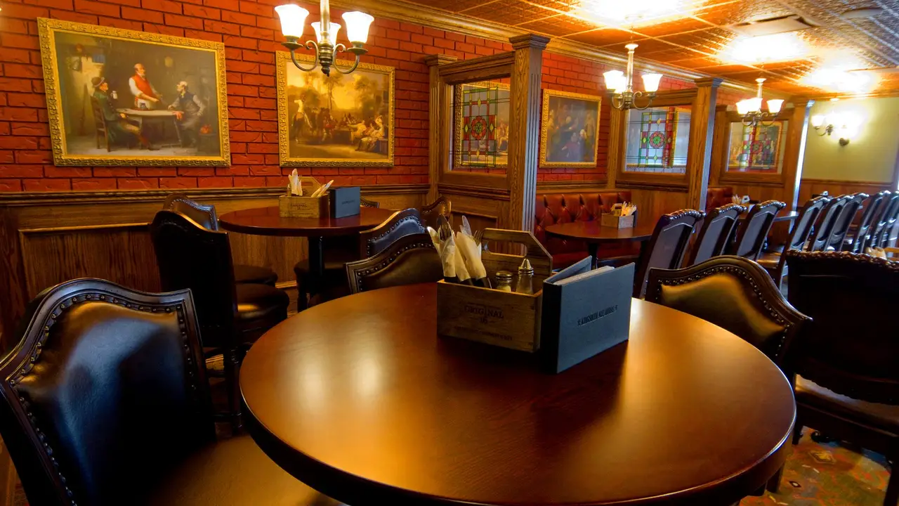 Kingsmen Ale House, Lethbridge, AB