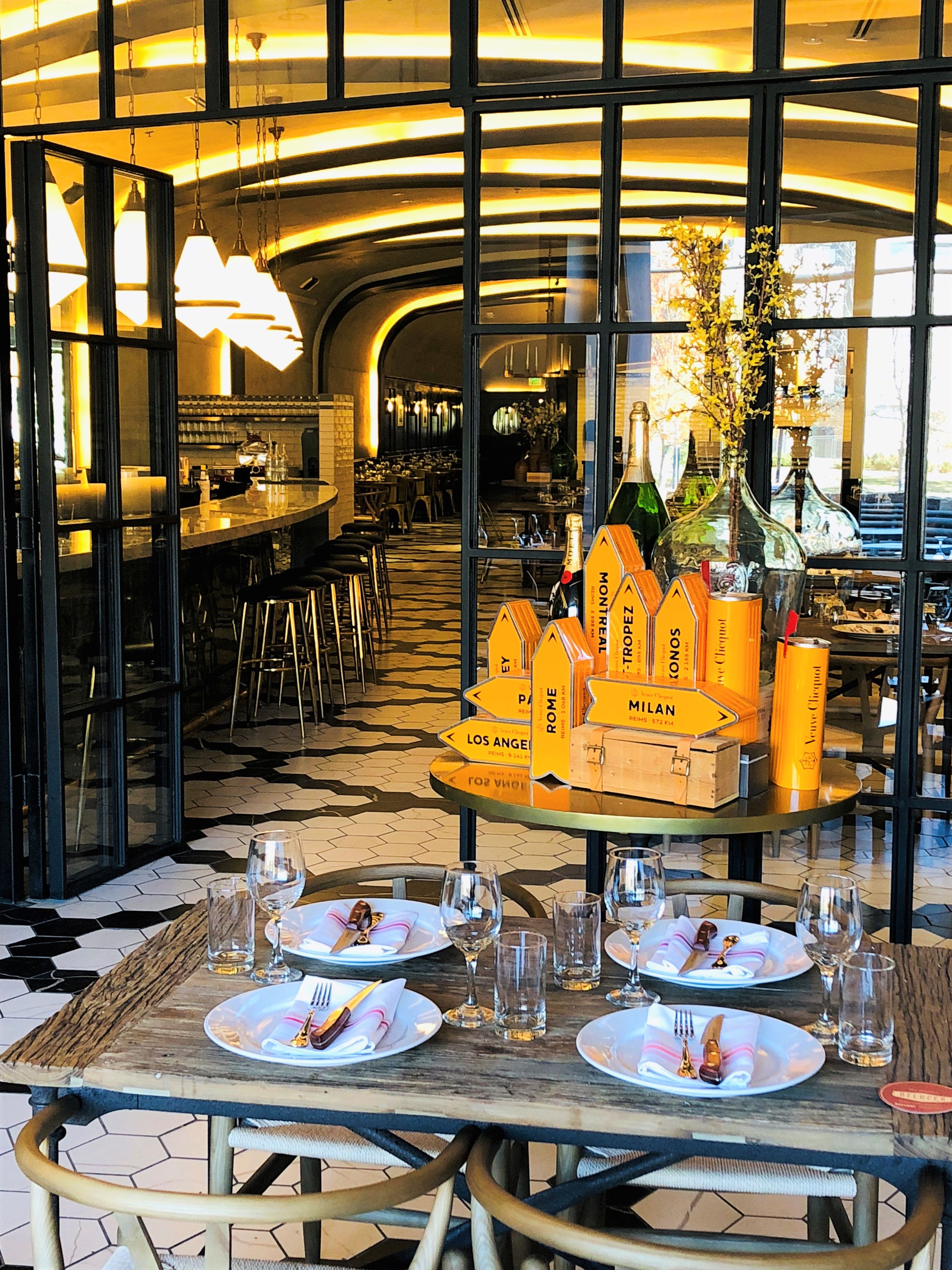 Delucca Pizza & Wine - Dallas interior