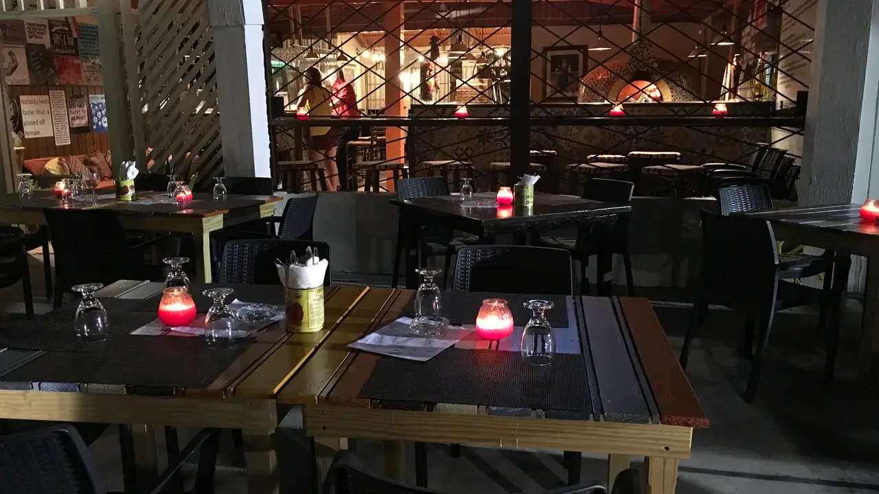 Paparrazzi Pizzeria and bar, English Harbour, Antigua