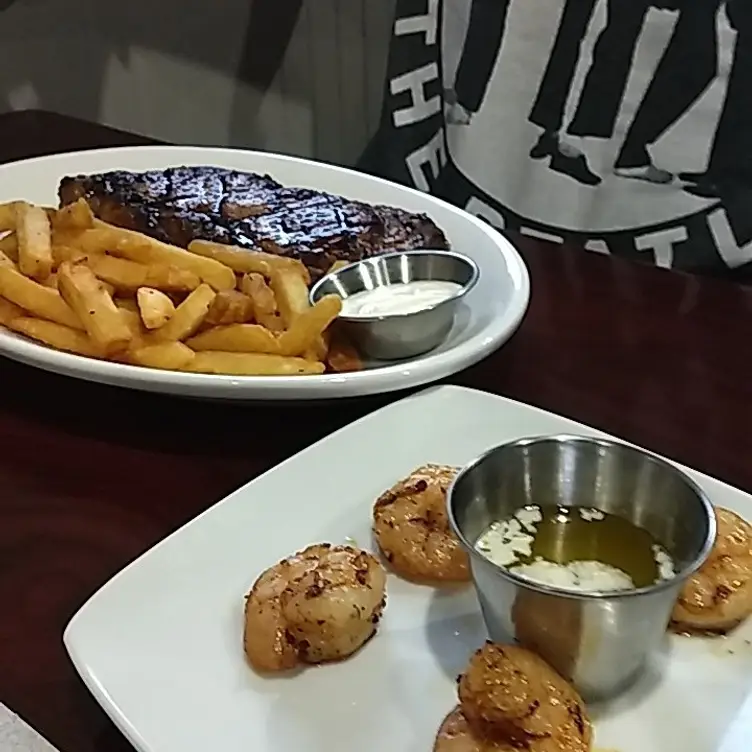 The Salty Vine, Jacksonville, NC