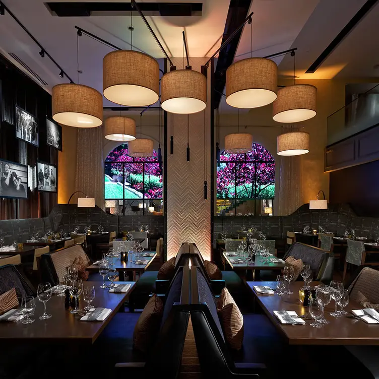 Main Dining - Lower - Montecito - Permanently Closed, Toronto, ON