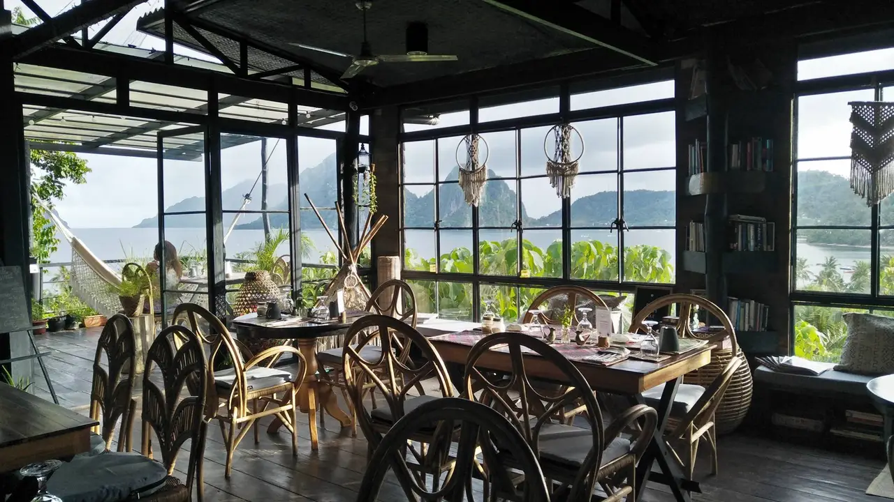 The Nesting Table, Palawan, Palawan