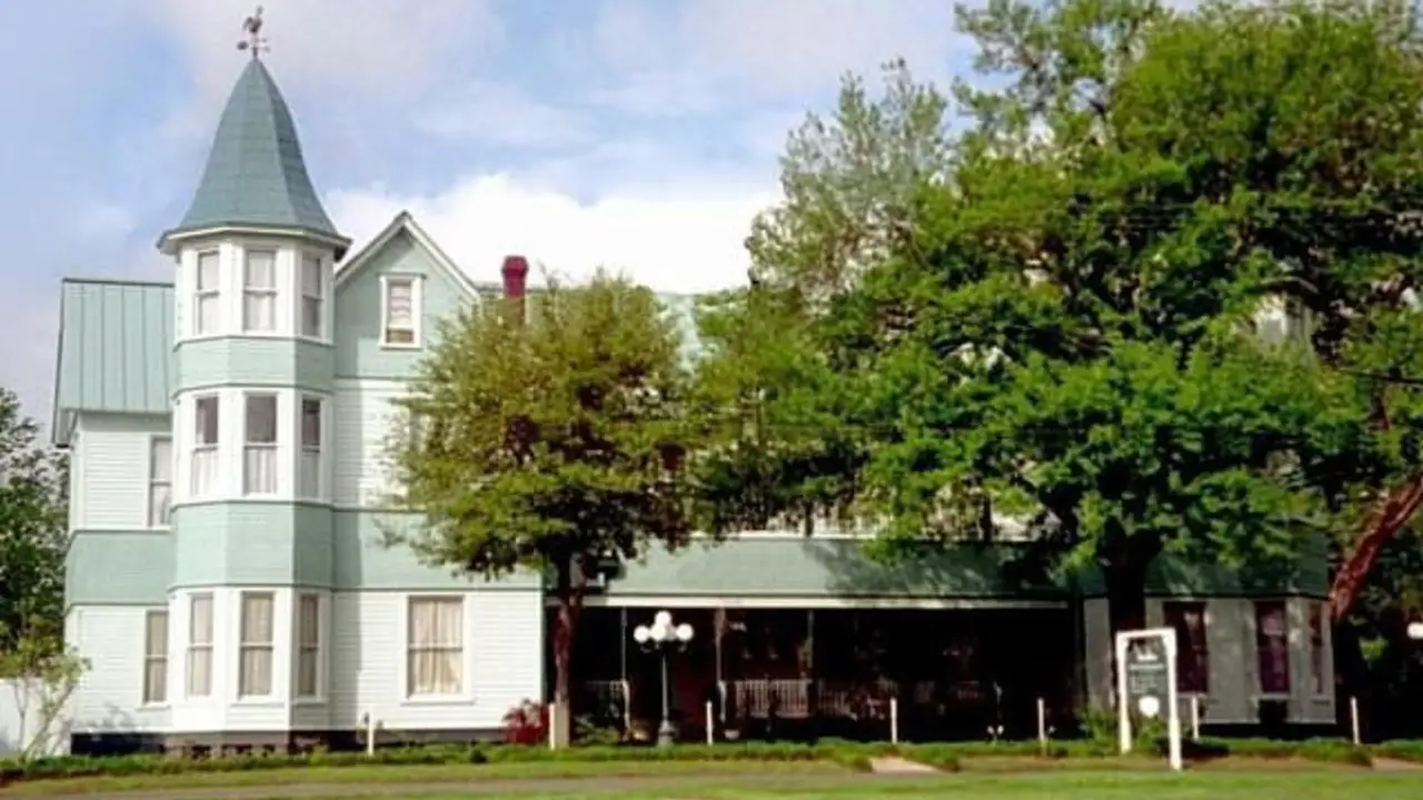 Woodbine Hotel & Restaurant, Madisonville, TX