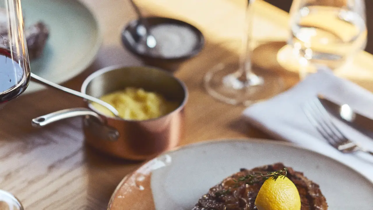 The LOUIS Grillroom & The LOUIS Sparkling Bar, München, BY