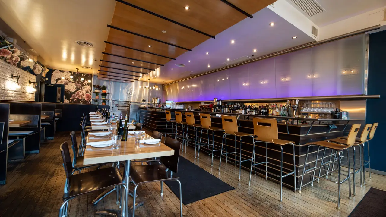 Atomica Kitchen / Cocktails ON Kingston