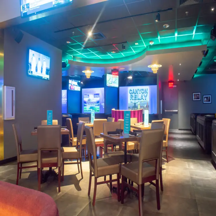 Modern Round - Dining Only, Peoria, AZ