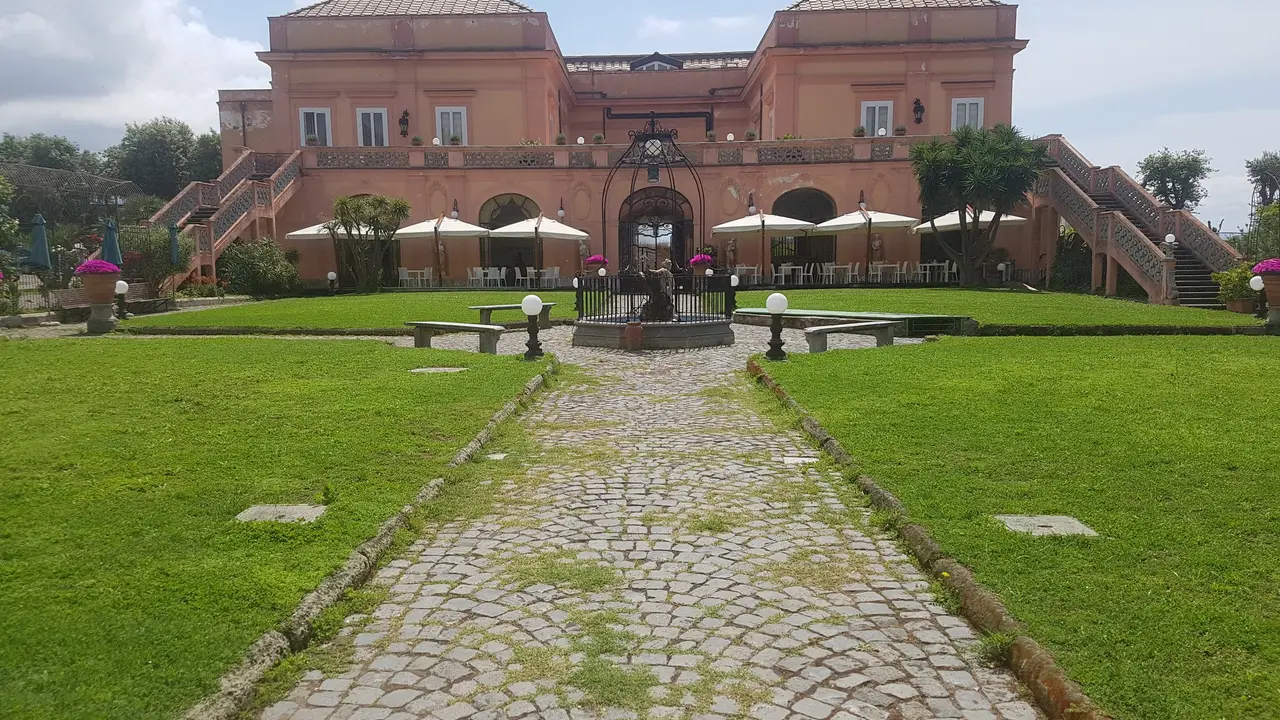 Le Nuvole, Ercolano, Naples