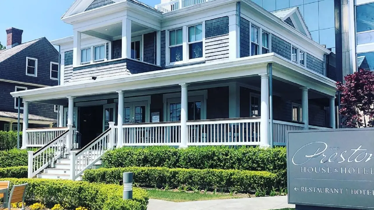 The Preston House & Hotel - Restaurant, Riverhead, NY