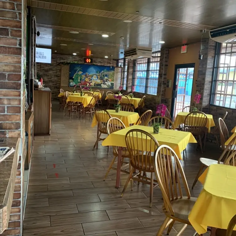 Lynx Restaurant Deli, Grill and Catering, Chaguanas, OUTSIDE US