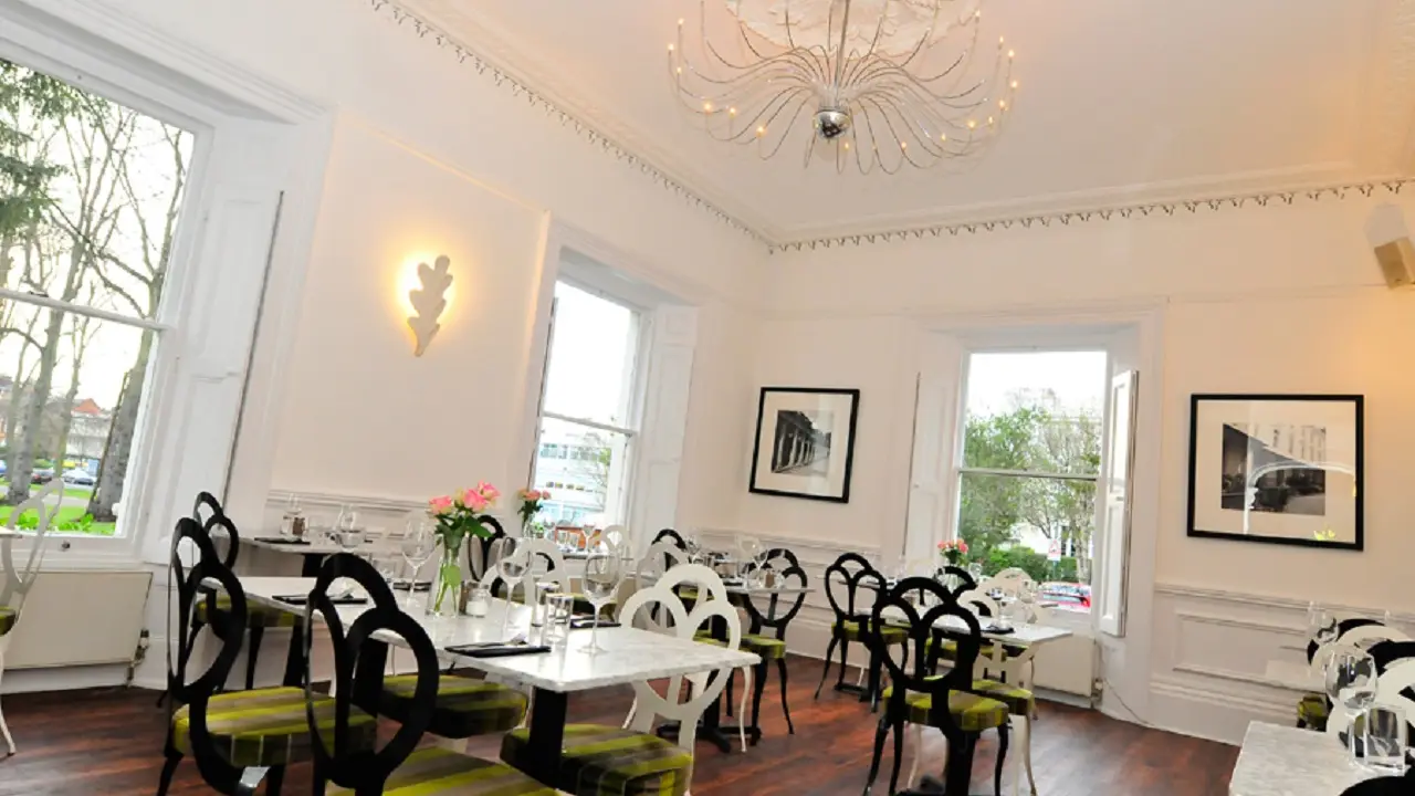 The Tree Bar & Restaurant, Warwickshire, Warwickshire
