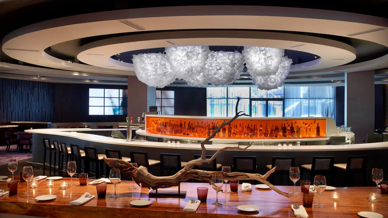 Six Resto Lounge，QCMontréal