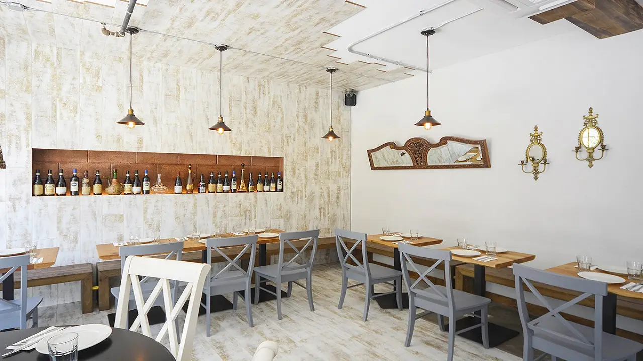 Luzzo's LIC Napoletana Pizza & Wine Bar, Long Island City, NY