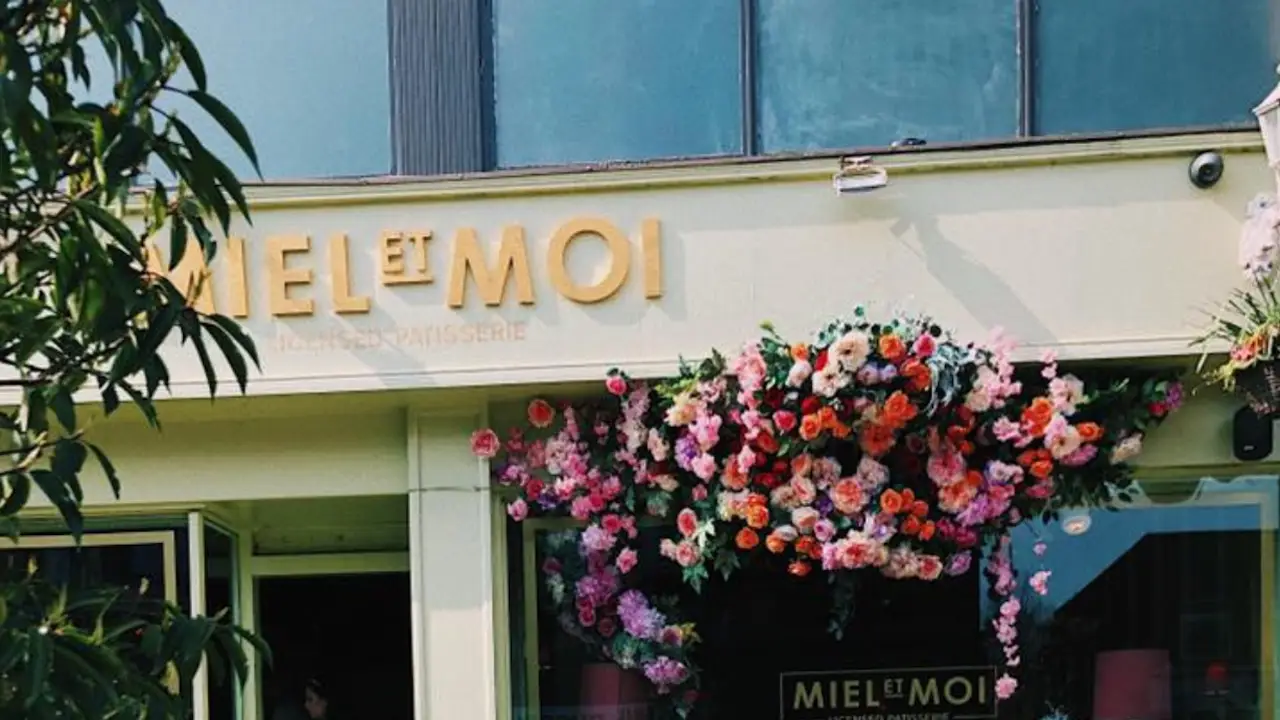 Miel et Moi，Belfast