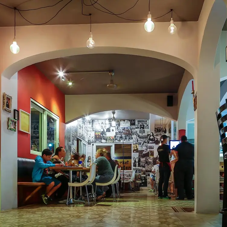 Mona Lisa: pizza . arte . cerveza, San Juan, PR