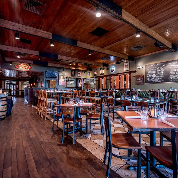 Grille Bar - deSha's American Tavern, Cincinnati, OH