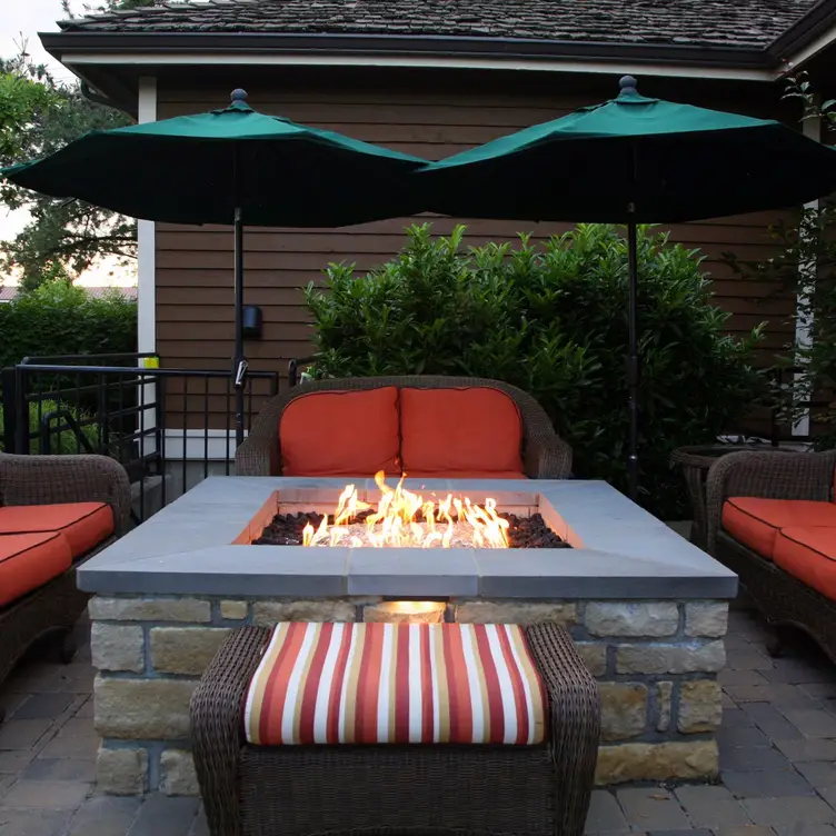 Polo Room Patio - deSha's American Tavern, Cincinnati, OH