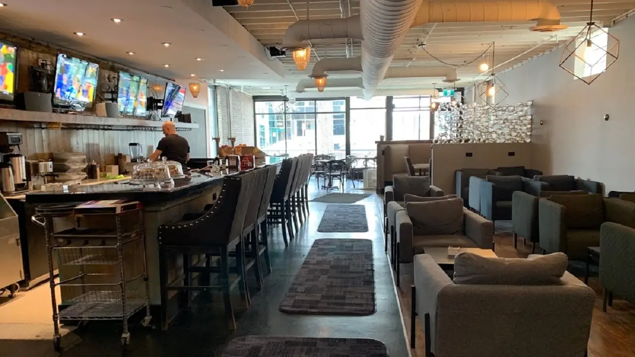 Siraj Cafe & Lounge, Winnipeg, MB