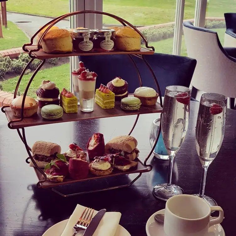 Afternoon Tea At The Fairway Restaurant，MerseysideLiverpool