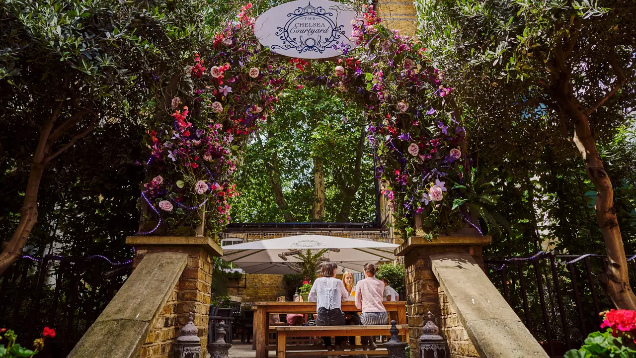 The Chelsea Courtyard Bistro & Bar, London, 