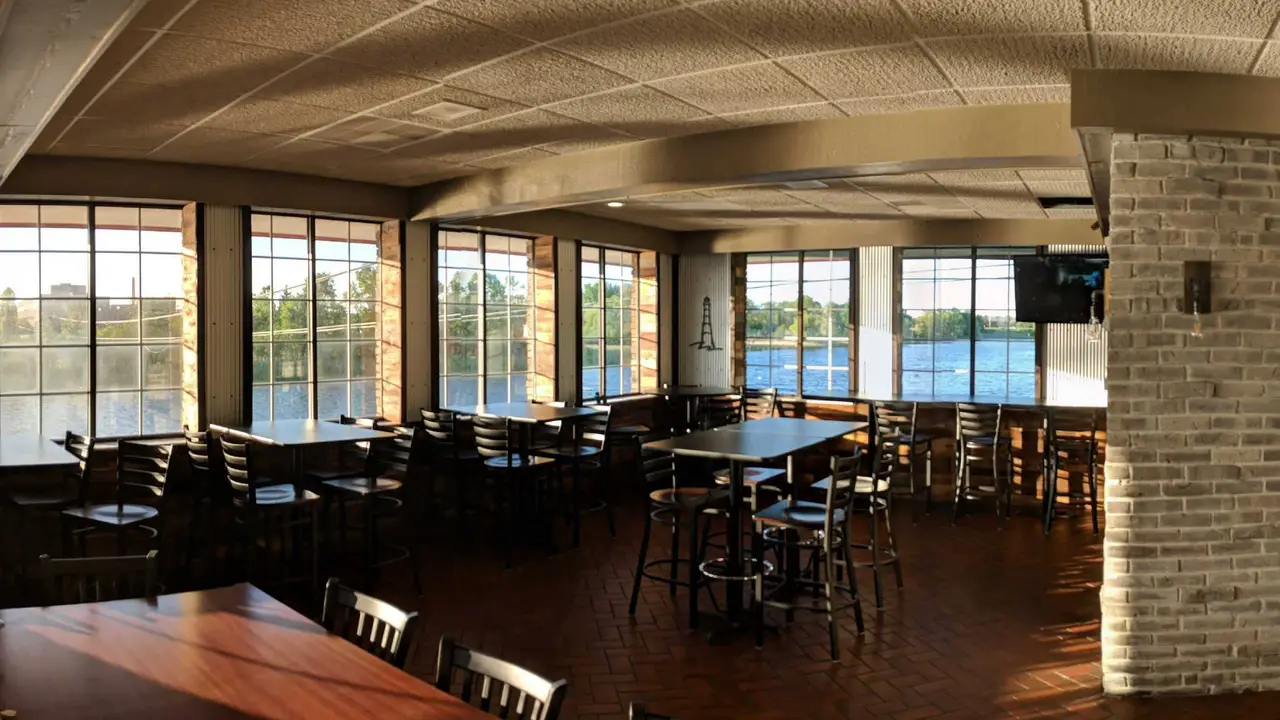 Thunder Bay River Bar & Grill, Alpena, MI