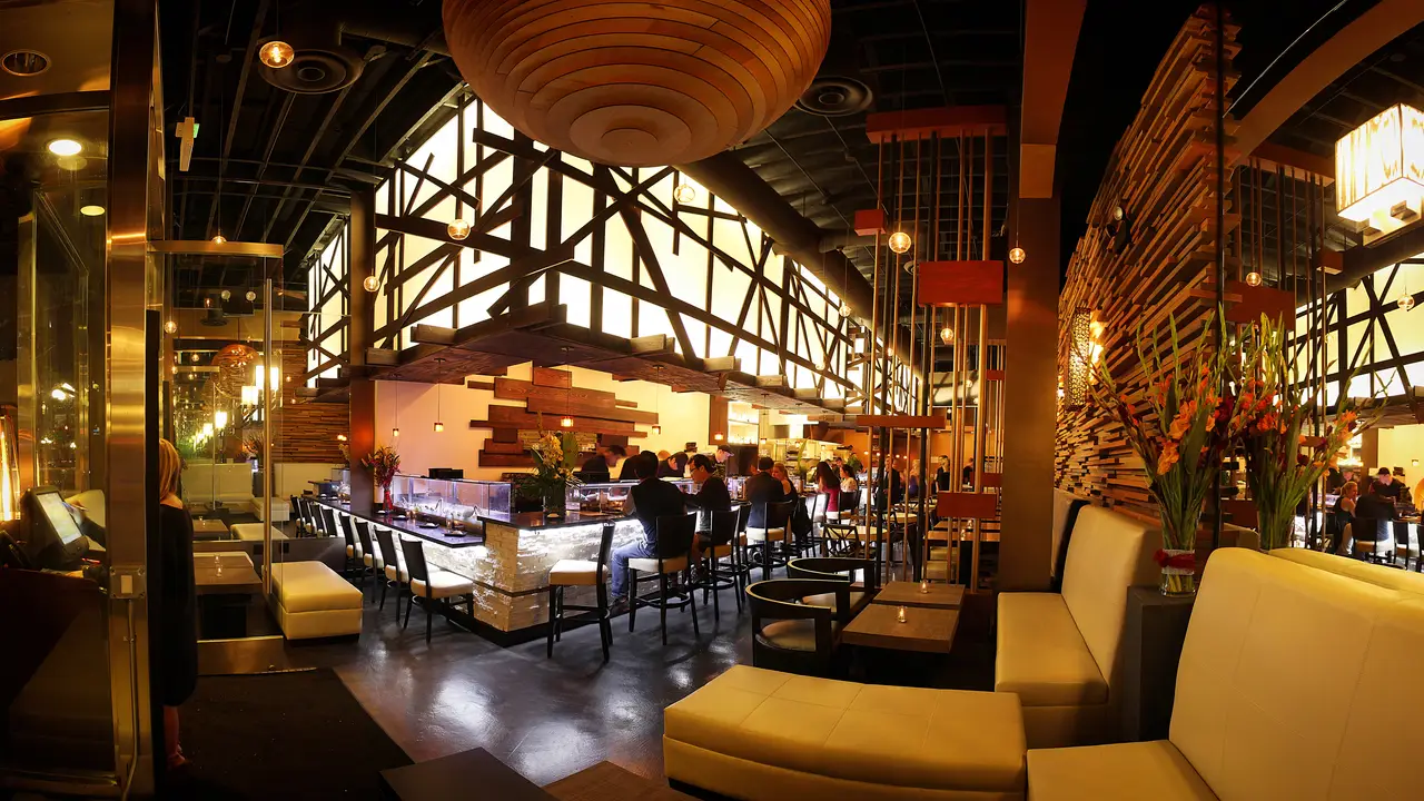 Full Moon Sushi Kitchen Bar and Lounge, San Diego, CA
