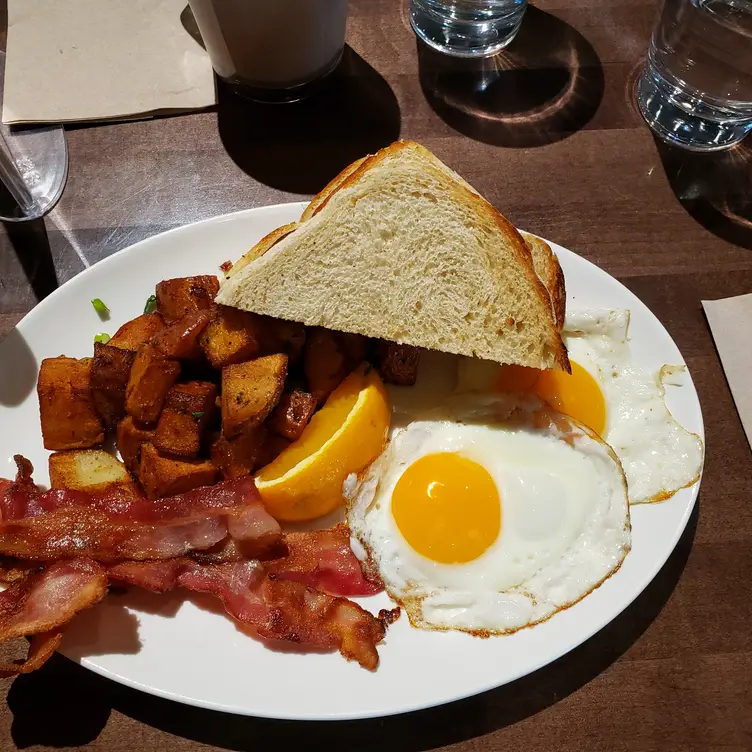 Bea's Eatery, Calgary, AB