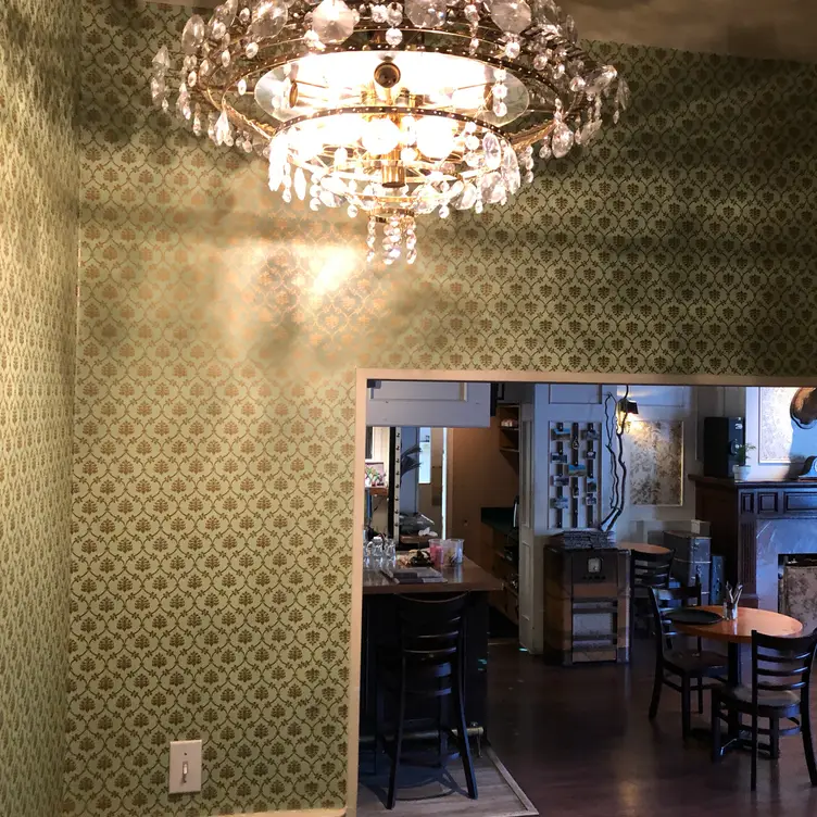 Argyle Attic, Victoria, BC