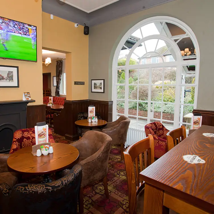 Newbold Crown, Rugby, ENG