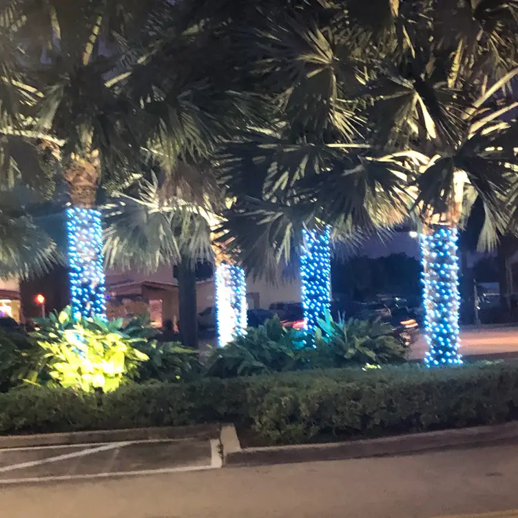 Cafe Maxx, Pompano Beach, FL