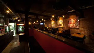 Una foto del restaurante Two Guys And A Pizza Place