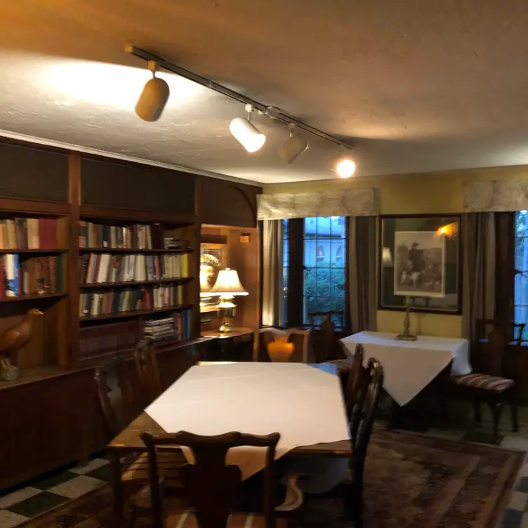The English Inn, Eaton Rapids, MI