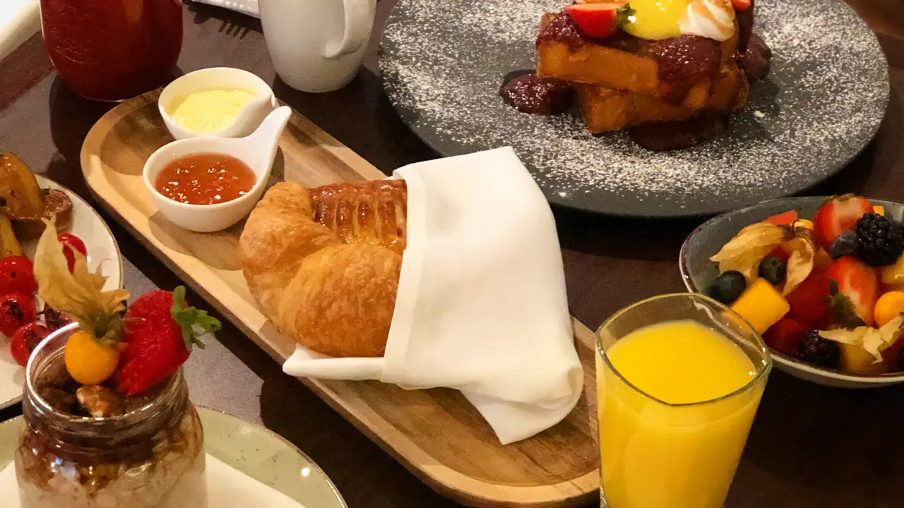 Watermark Restaurant - Radisson Admiral Hotel Toronto, Toronto, ON