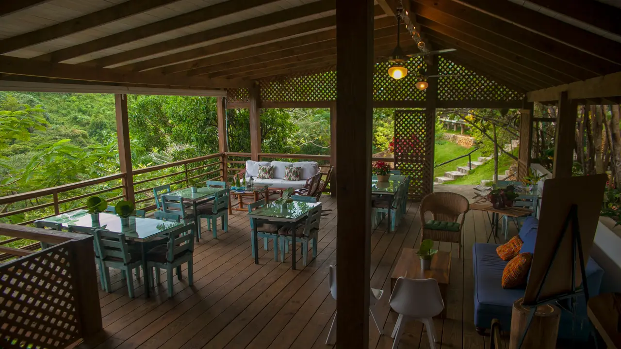 Clave Verde Restaurant, Samaná, Outside US