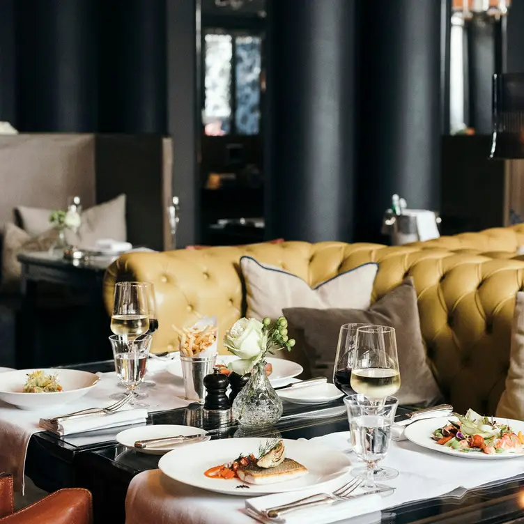 Mirror Room, London, 