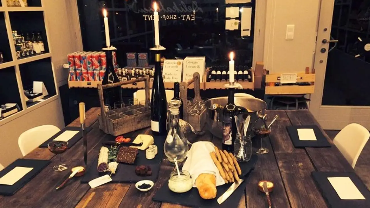 Von und zu Tisch, Berlin, BE