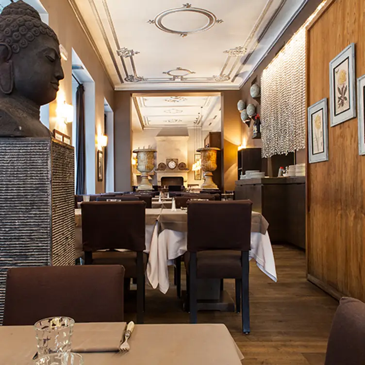 Convivium, Milan, Milan