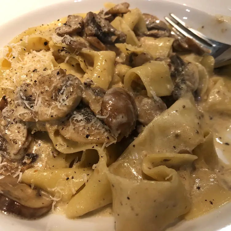 Bucatini Restaurant & Wine Bar, Brampton, ON
