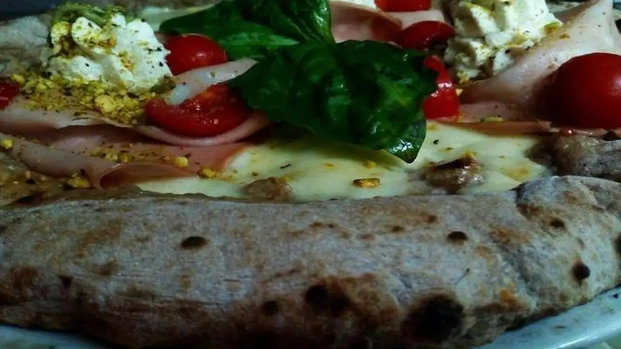 La Loggetta (Via Colombo), Caserta, Campania