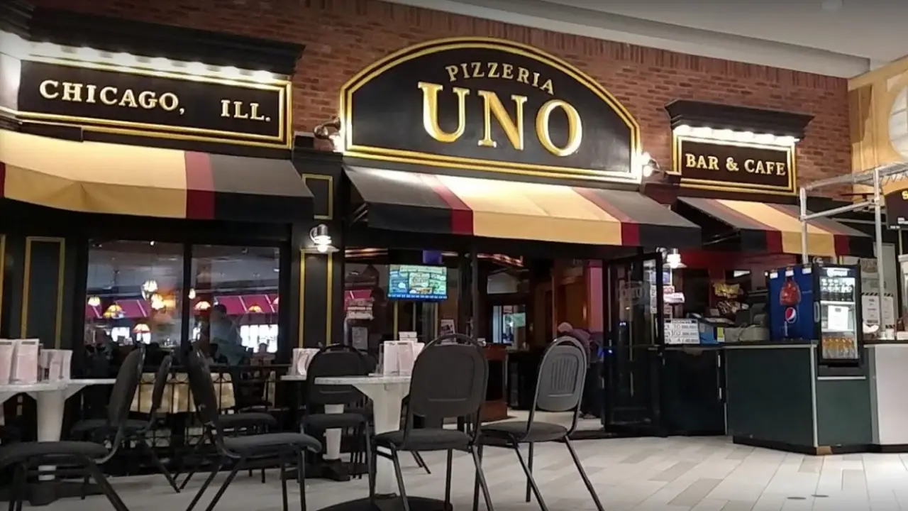 Uno Pizzeria & Grill - Holyoke, Holyoke, MA