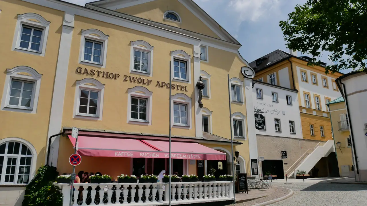 Hotel-Gasthof Zwölf Apostel, Altötting, BY