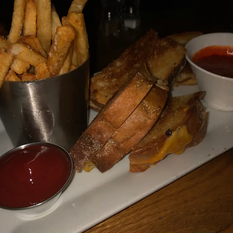 Winston's Whiskey & Wine Bar, Rockville Centre, NY