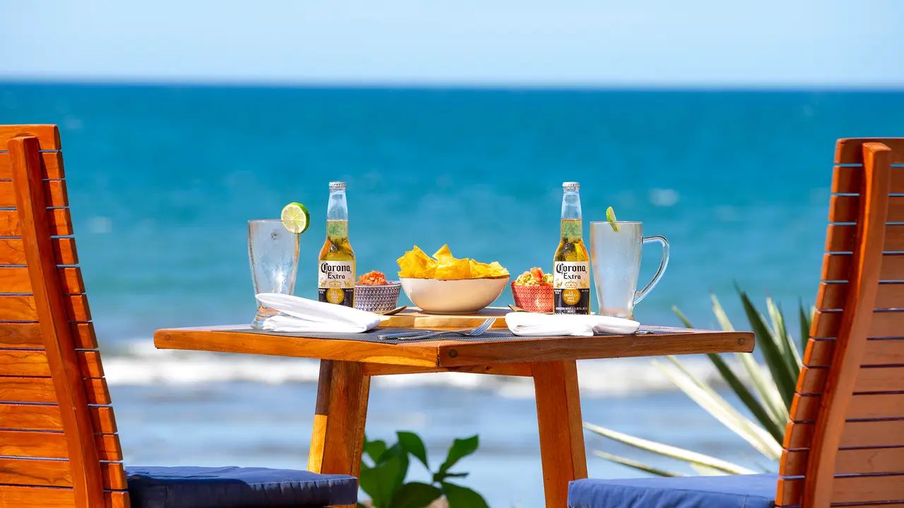 Hemingway's, Guanacaste, Outside US