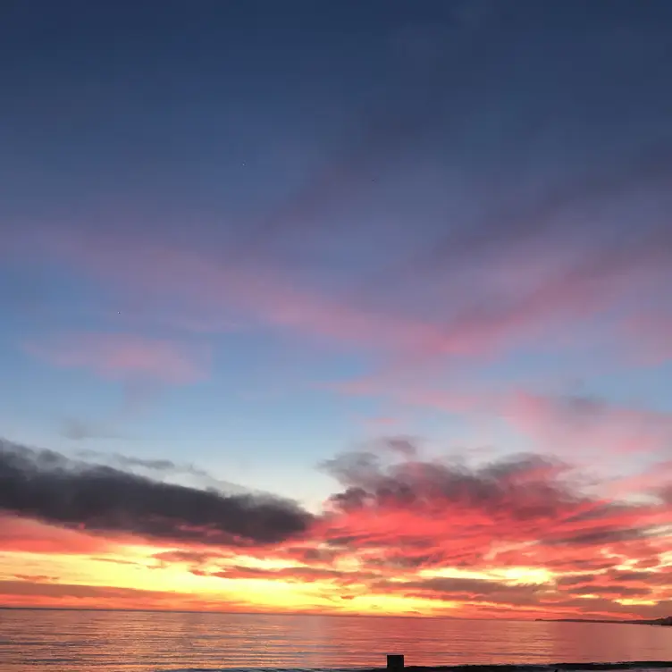 Gladstones, Pacific Palisades, CA