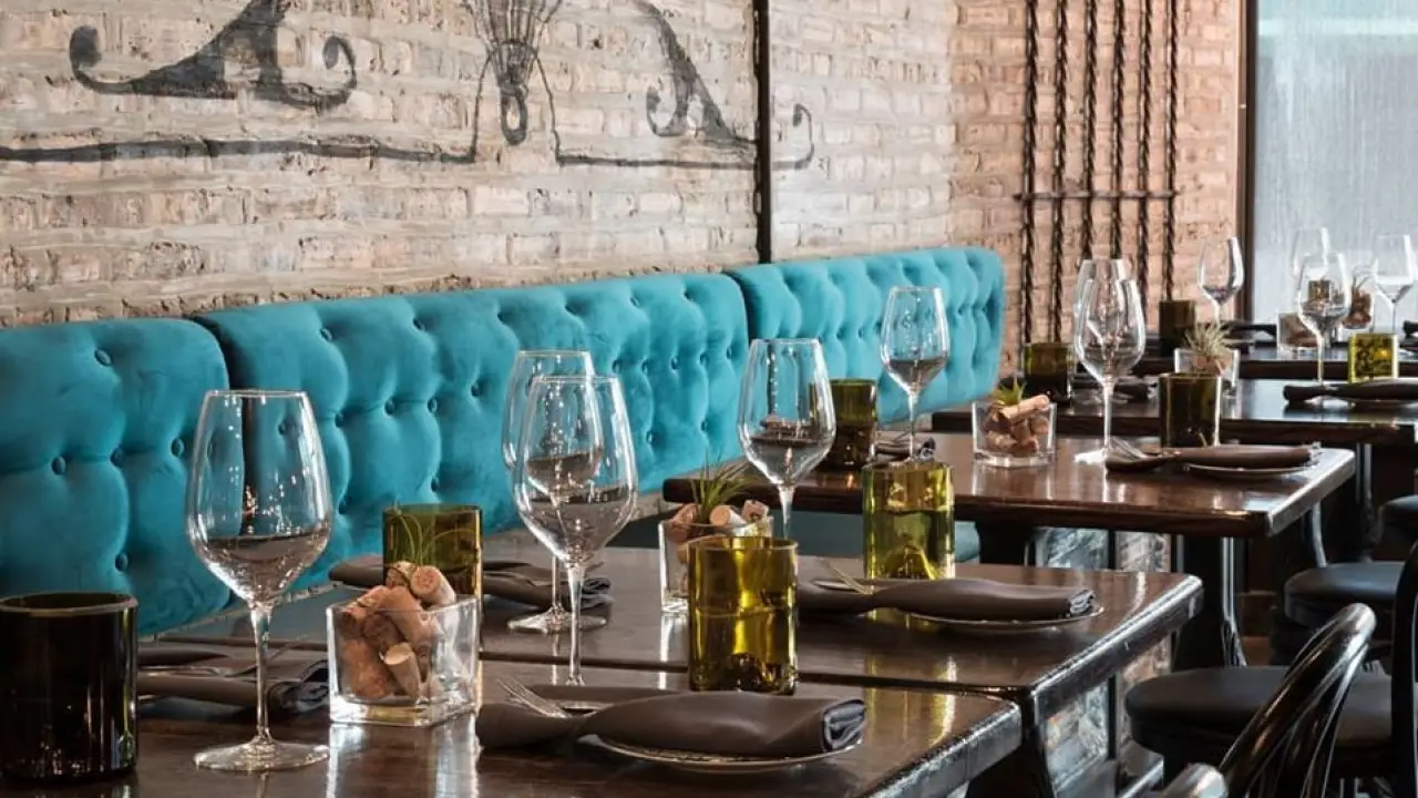 Uvae Kitchen & Wine Bar, Chicago, IL
