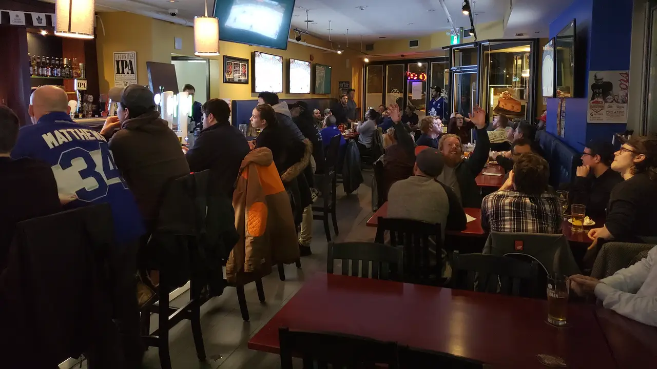 AllStar Wings & Ribs - College Street, Toronto, ON