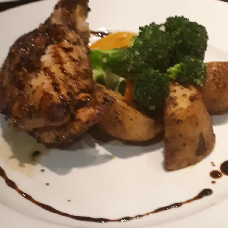 Bucatini Restaurant & Wine Bar, Brampton, ON