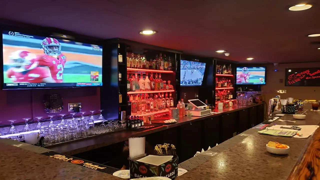 Cork 'N Barrel Bar & Grill Newburg, Newburg, WI
